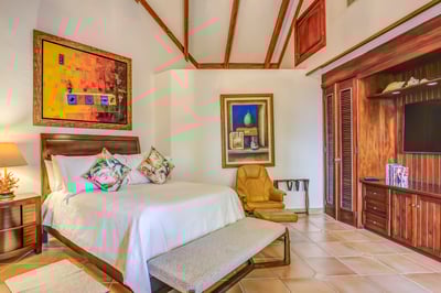 Luxury Villa Photo #22