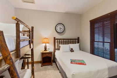 Apex Lodge South Side Bunkroom 3 Lower Level