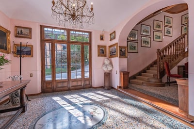 Luxury Villa Photo #11