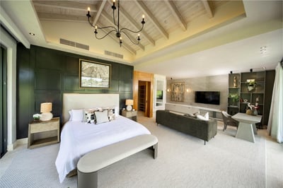 Luxury Villa Photo #18