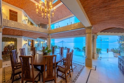 Luxury Villa Photo #17