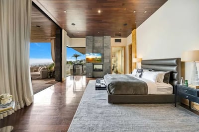 Luxury Villa Photo #30