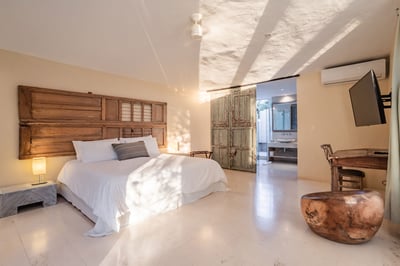 Luxury Villa Photo #28