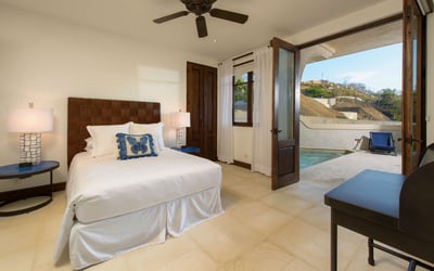 Luxury Villa Photo #7