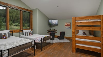 Twin x4 bedroom with video game nook