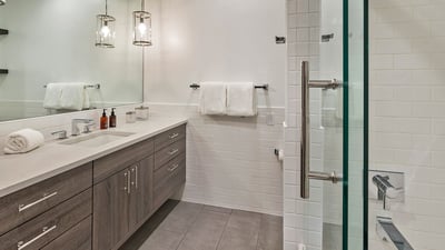 Lower level king 3 ensuite