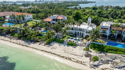Luxury Villa Photo #3