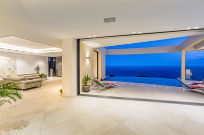 Luxury Villa Photo #7