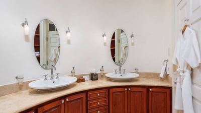 Luxury Villa Photo #42
