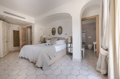 Luxury Villa Photo #36