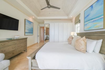 Luxury Villa Photo #25