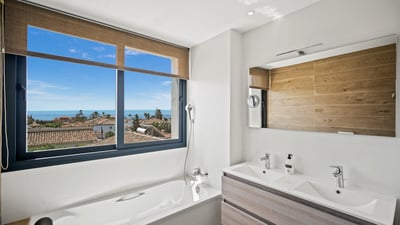 Luxury Villa Photo #16