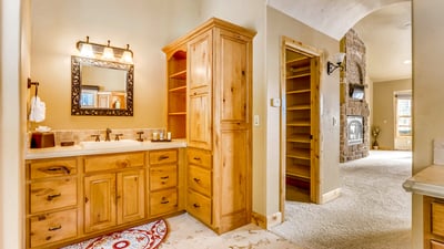 King Suite ensuite bath