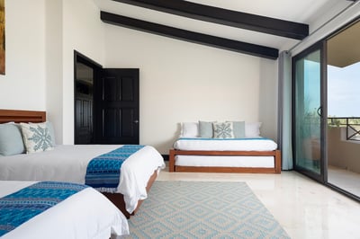 Luxury Villa Photo #16