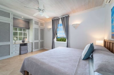 Luxury Villa Photo #15