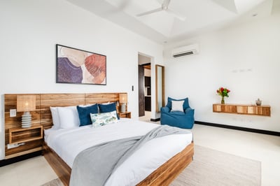 Luxury Villa Photo #39