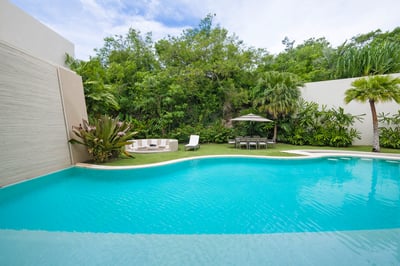 Luxury Villa Photo #6