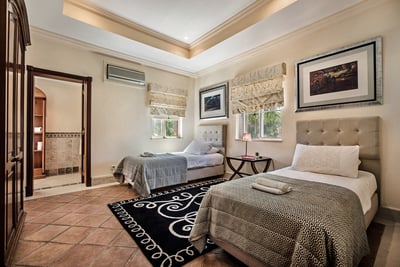 Luxury Villa Photo #22