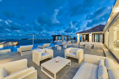 Luxury Villa Photo #6