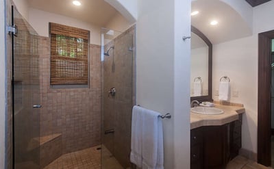 Luxury Villa Photo #15