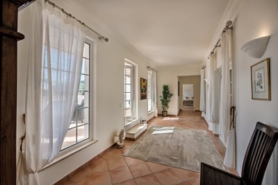 Luxury Villa Photo #9
