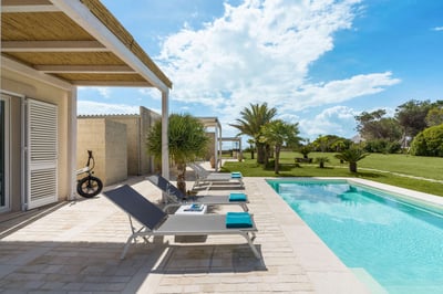 Luxury Villa Photo #8