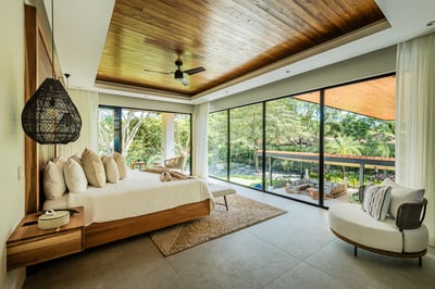 Primary Suite 2: King Bed, AC - Level 2