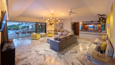 Luxury Villa Photo #26