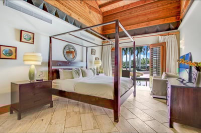Luxury Villa Photo #22