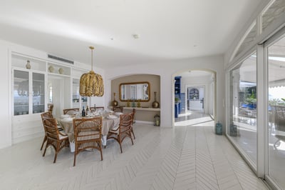 Luxury Villa Photo #23