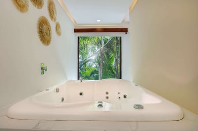 Luxury Villa Photo #36