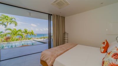 Luxury Villa Photo #30