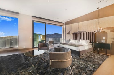 Luxury Villa Photo #26