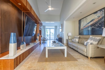 Luxury Villa Photo #18