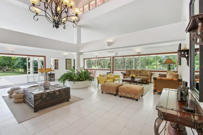 Luxury Villa Photo #16