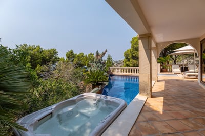 Luxury Villa Photo #4