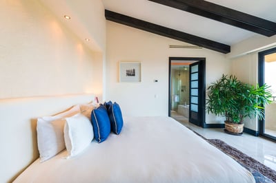Luxury Villa Photo #17