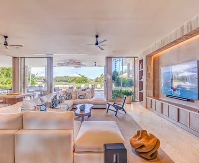Luxury Villa Photo #26