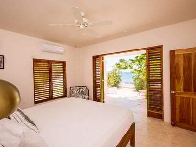 Luxury Villa Photo #35