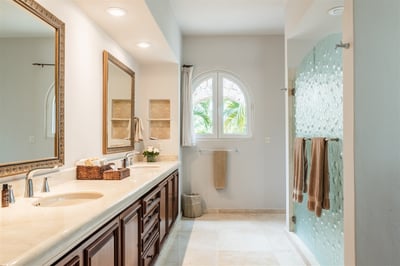 Luxury Villa Photo #39