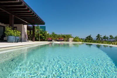 Luxury Villa Photo #4