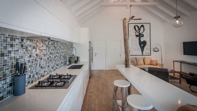 Kitchen & Dining Area