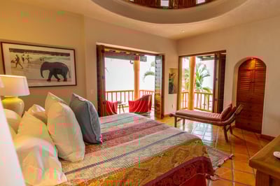 Luxury Villa Photo #30