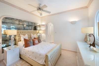 Luxury Villa Photo #17