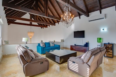 Luxury Villa Photo #18