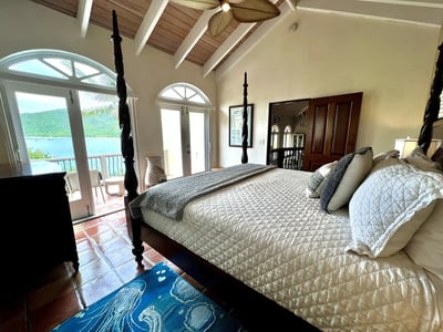 Luxury Villa Photo #35