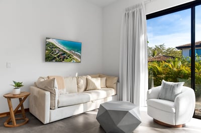 Main House – Primary 1: King Bed, AC & Private Terrace