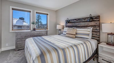 Queen suite 2 on mid level