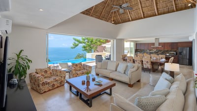 Luxury Villa Photo #15