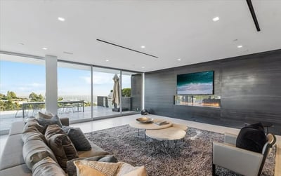 Luxury Villa Photo #18